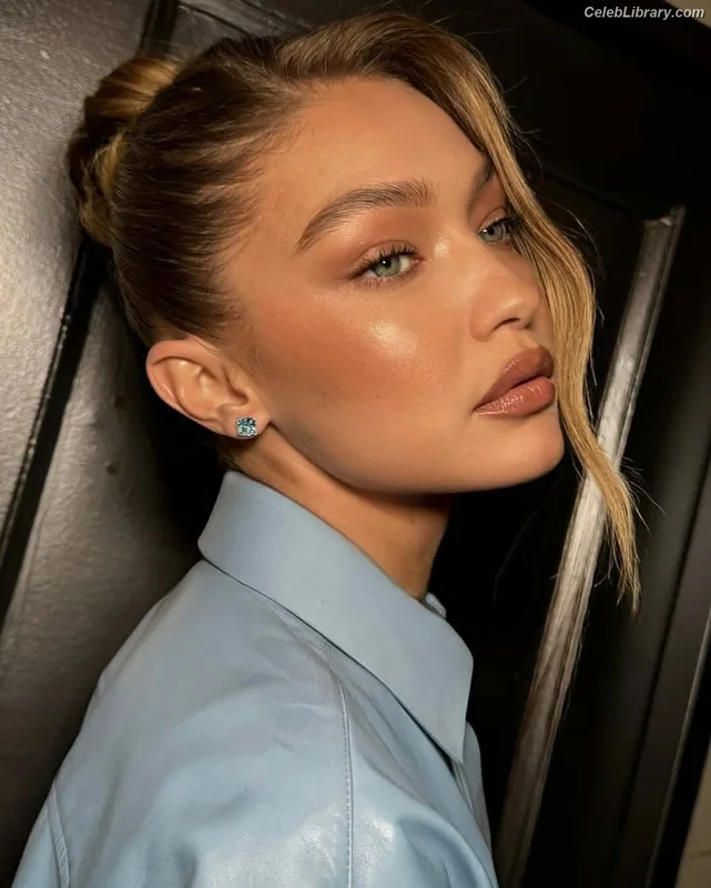 Gigi Hadid photo 17 of 763