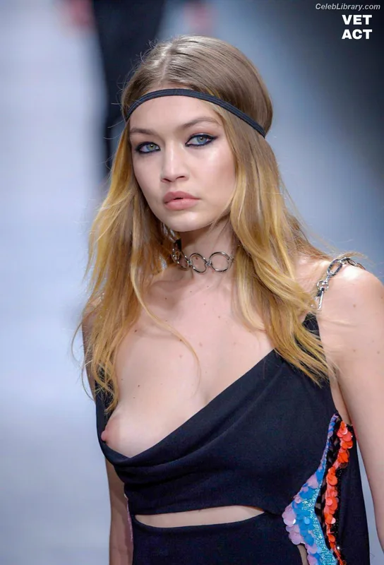 Gigi Hadid photo 4 of 763