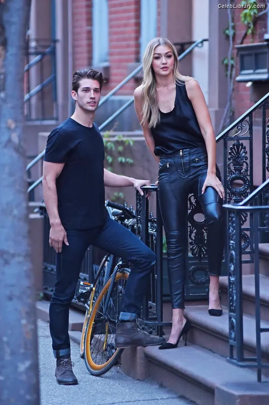 Gigi Hadid photo 8 of 763