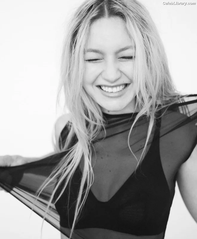 Gigi Hadid photo 17 of 763