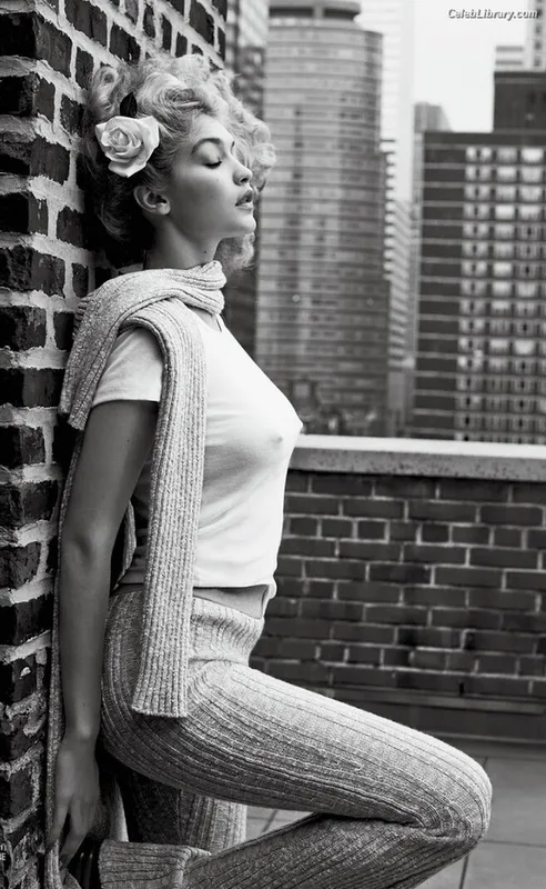 Gigi Hadid photo 22 of 763