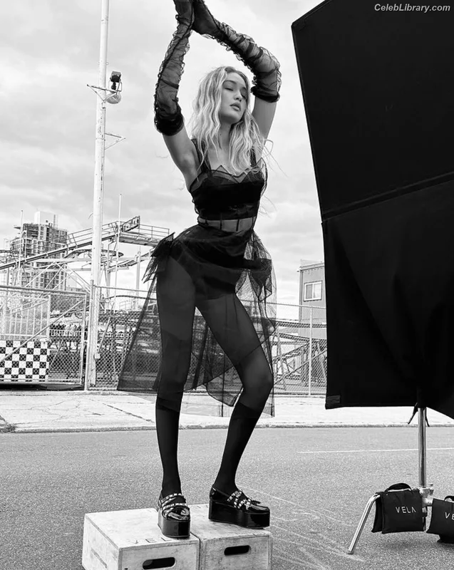 Gigi Hadid photo 6 of 763