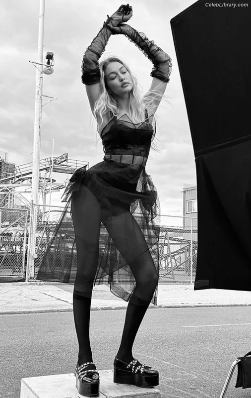 Gigi Hadid photo 7 of 763