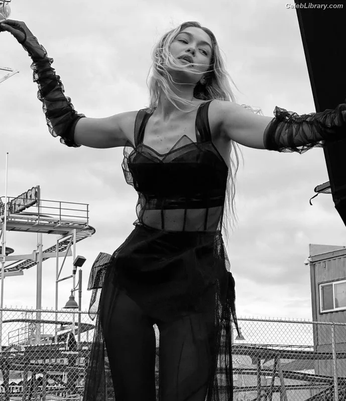 Gigi Hadid photo 8 of 763