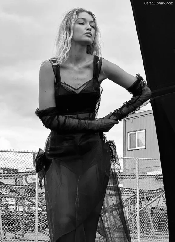 Gigi Hadid photo 10 of 763