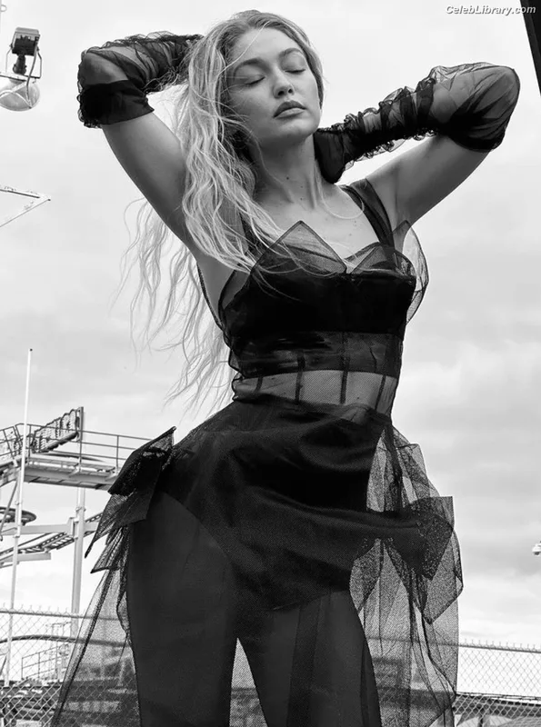 Gigi Hadid photo 11 of 763