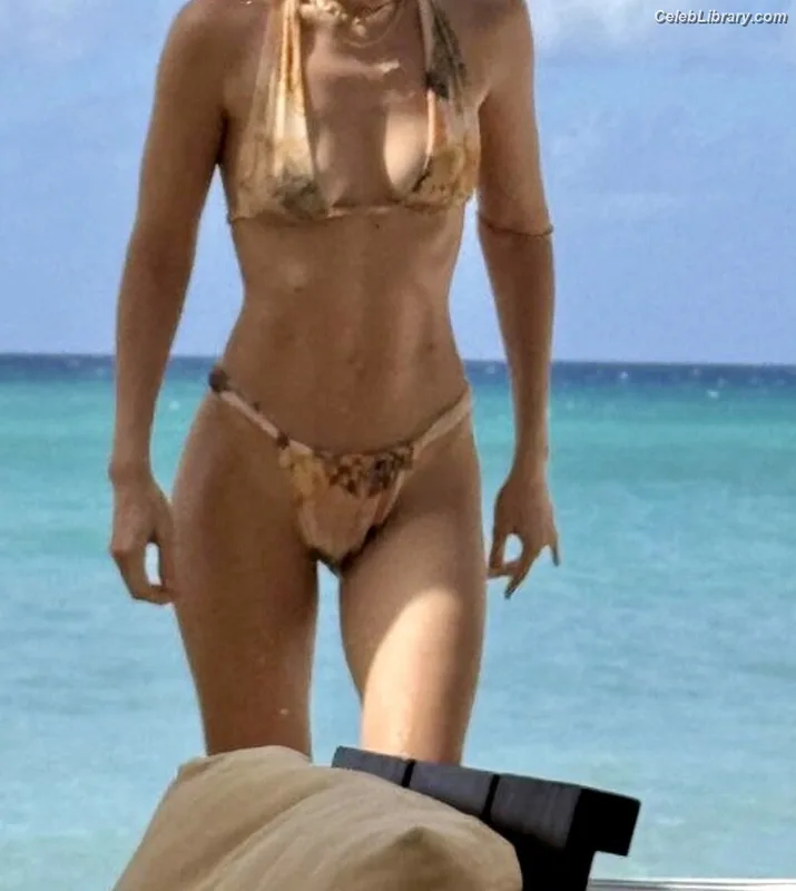 Gigi Hadid photo 13 of 763