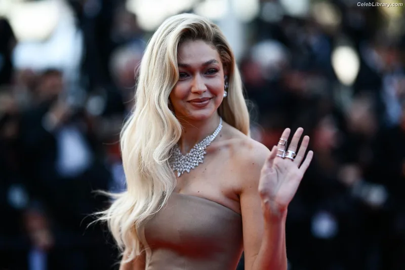 Gigi Hadid photo 17 of 763