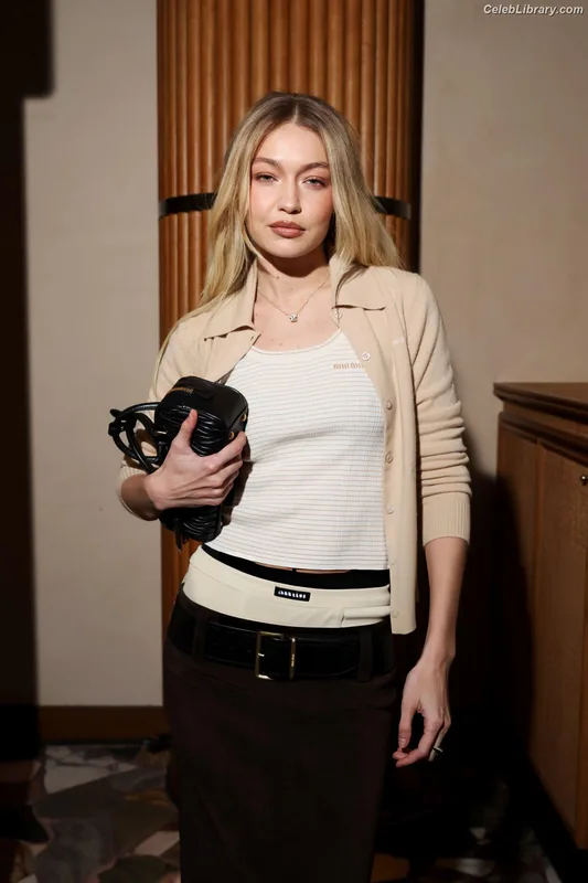 Gigi Hadid photo 8 of 763