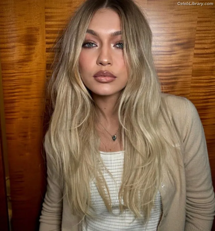 Gigi Hadid photo 9 of 763