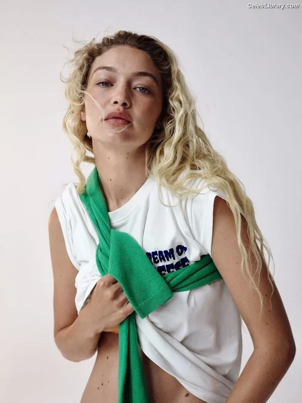 Gigi Hadid photo 17 of 763