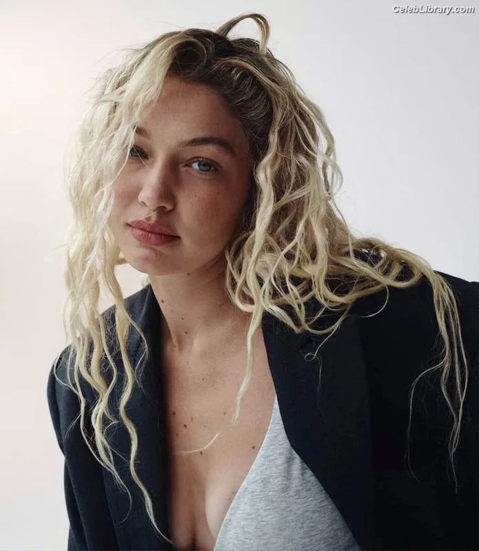 Gigi Hadid photo 21 of 763