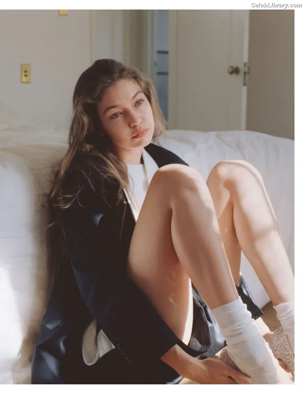 Gigi Hadid photo 3 of 763