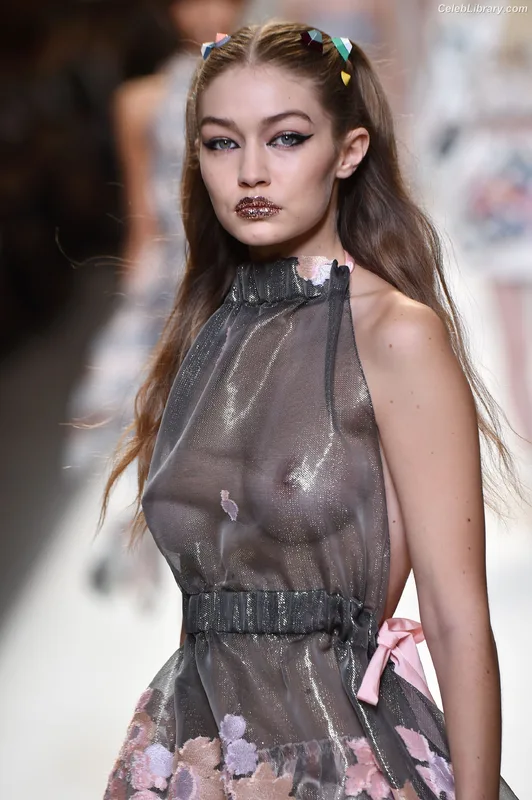 Gigi Hadid photo 12 of 763