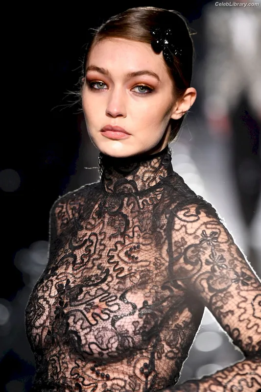 Gigi Hadid photo 8 of 763