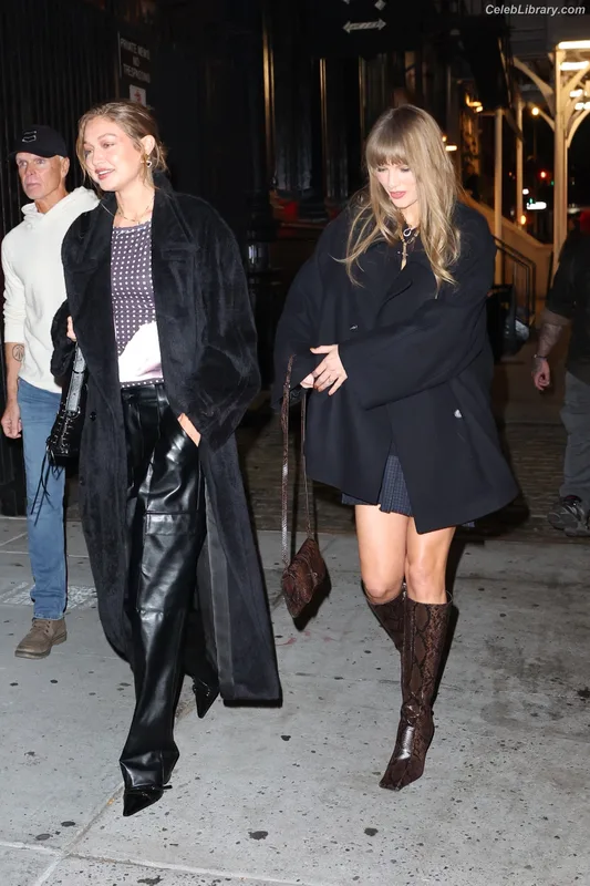 Gigi Hadid photo 17 of 763