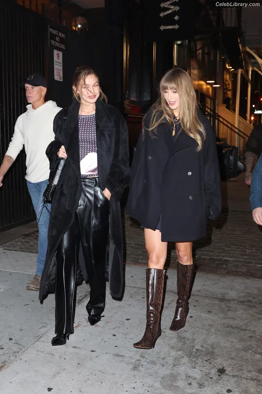Gigi Hadid photo 18 of 763