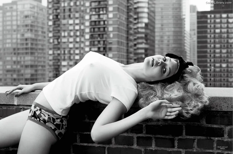 Gigi Hadid photo 11 of 763