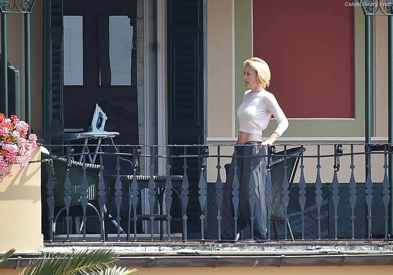 Gillian Anderson photo 10 of 503