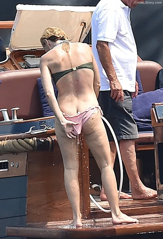 Gillian Anderson photo 20 of 503