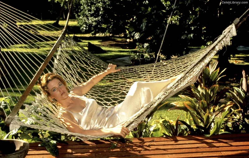Gillian Anderson photo 4 of 503