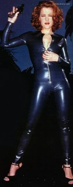 Gillian Anderson photo 5 of 503