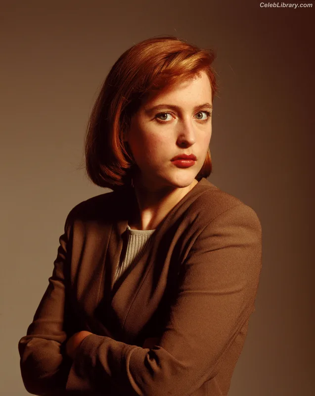 Gillian Anderson photo 8 of 503