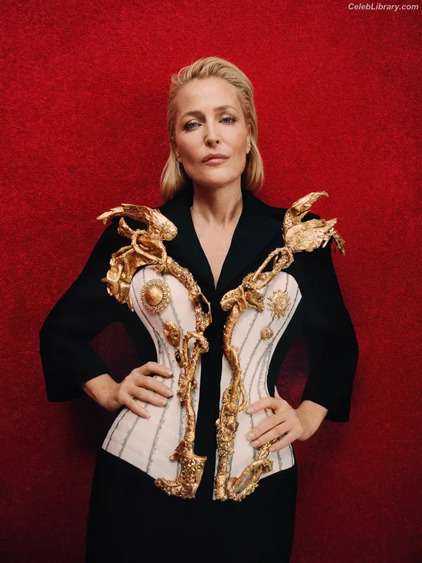 Gillian Anderson photo 18 of 503