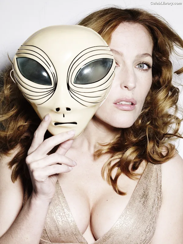 Gillian Anderson photo 10 of 503