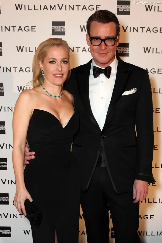 Gillian Anderson photo 10 of 503