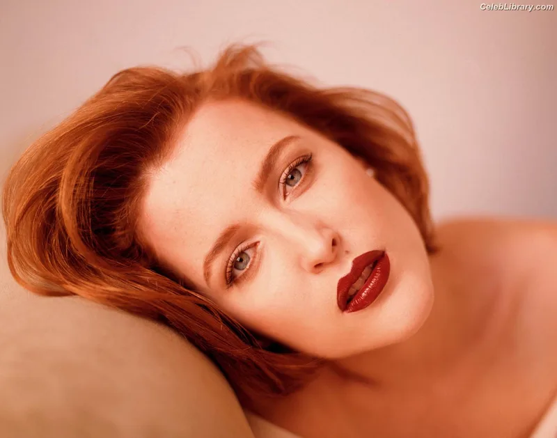 Gillian Anderson photo 17 of 503