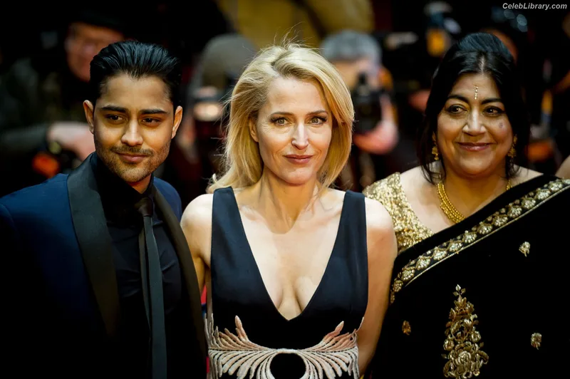 Gillian Anderson photo 5 of 503