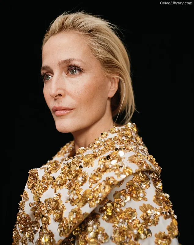 Gillian Anderson photo 23 of 503