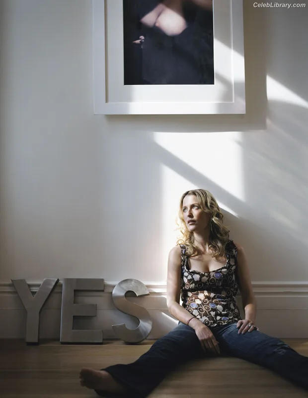Gillian Anderson photo 4 of 503