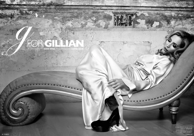 Gillian Anderson photo 11 of 503