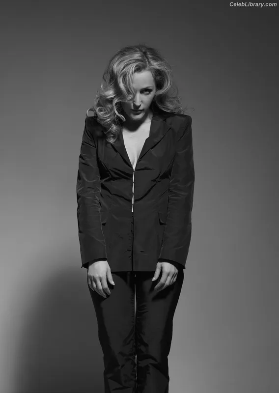 Gillian Anderson photo 20 of 503