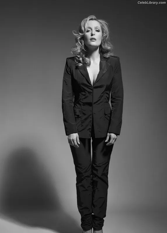 Gillian Anderson photo 23 of 503