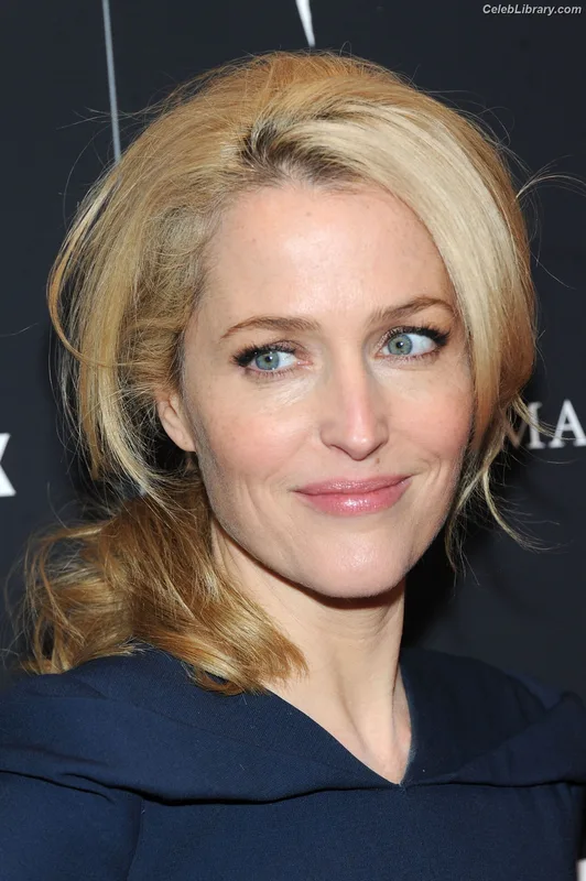 Gillian Anderson photo 3 of 503