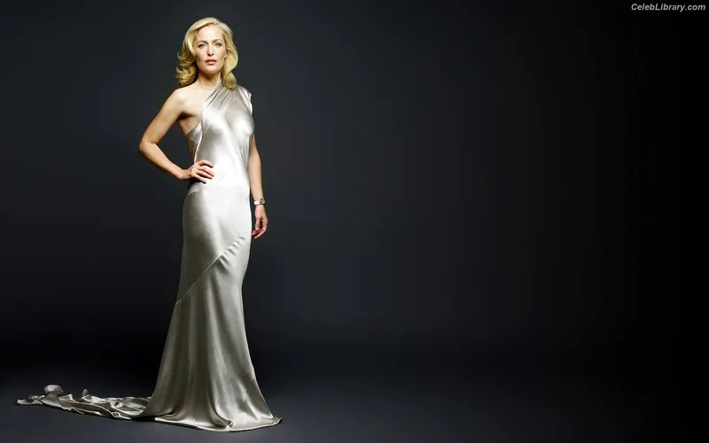 Gillian Anderson photo 11 of 503