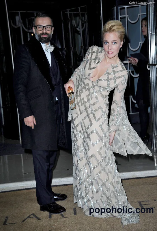 Gillian Anderson photo 17 of 503