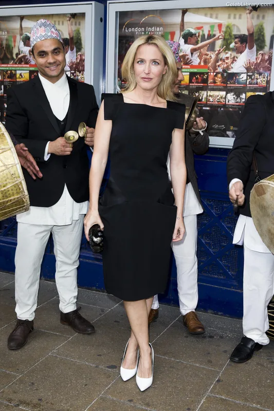 Gillian Anderson photo 10 of 503