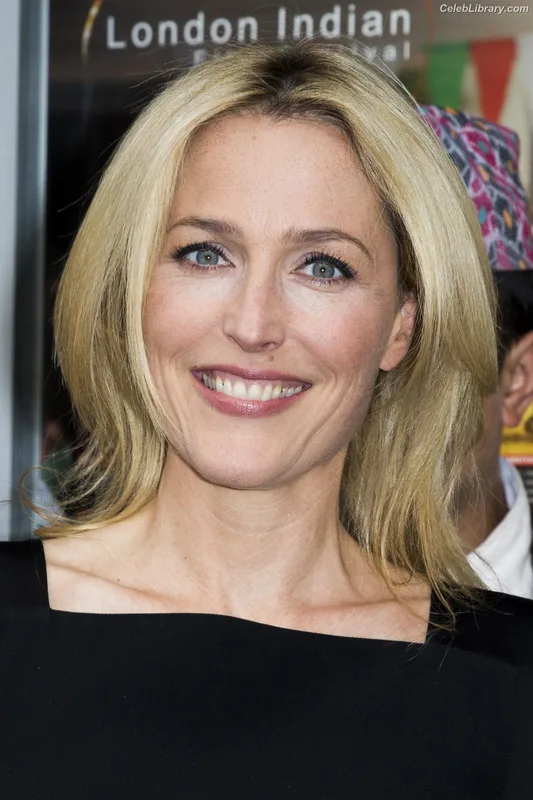 Gillian Anderson photo 11 of 503