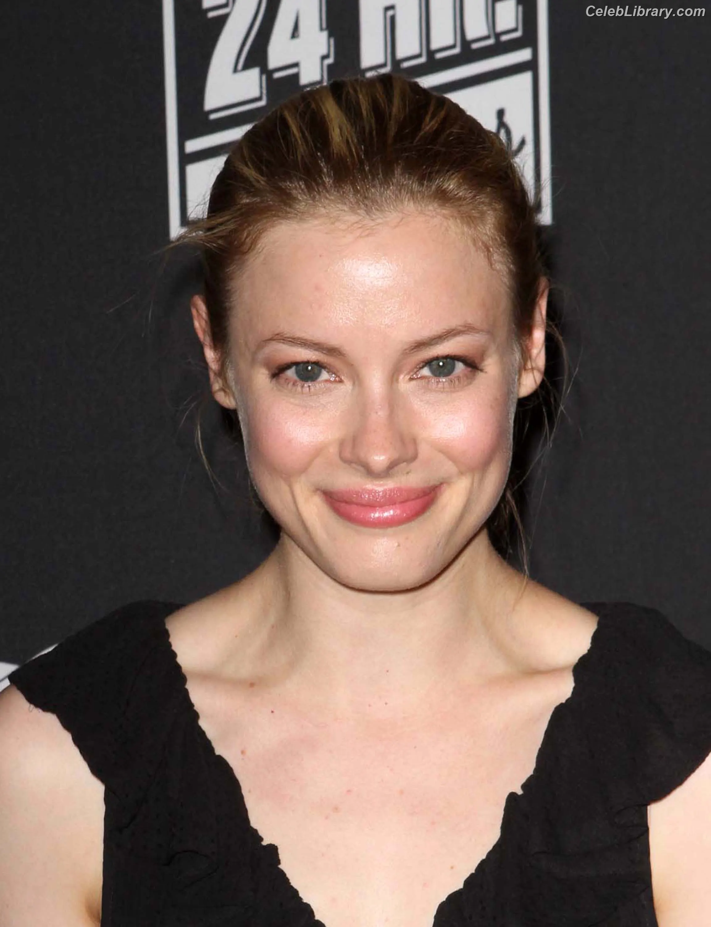 Gillian Jacobs photo 11 of 785