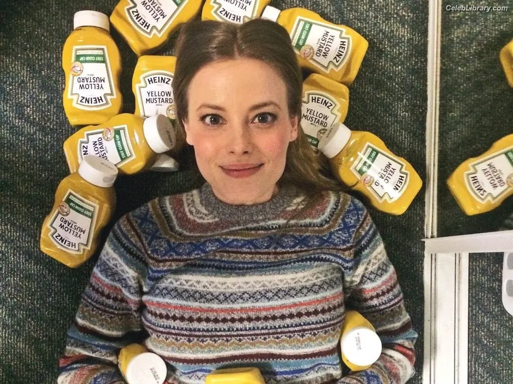 Gillian Jacobs photo 14 of 785