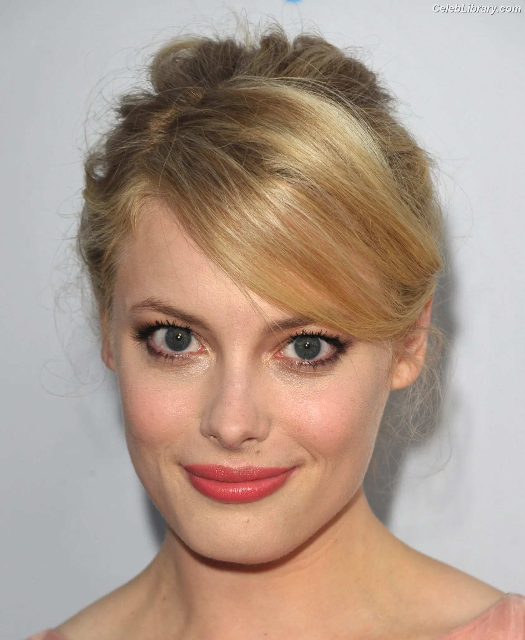 Gillian Jacobs photo 14 of 785