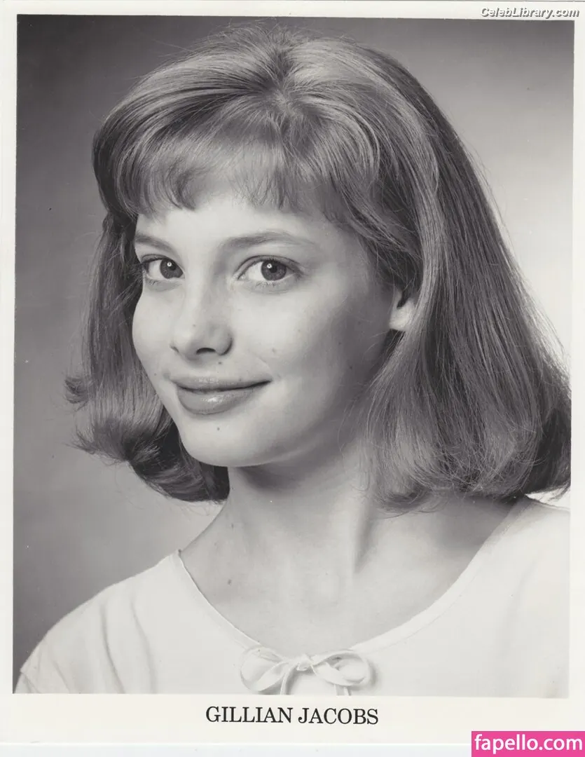 Gillian Jacobs photo 7 of 785