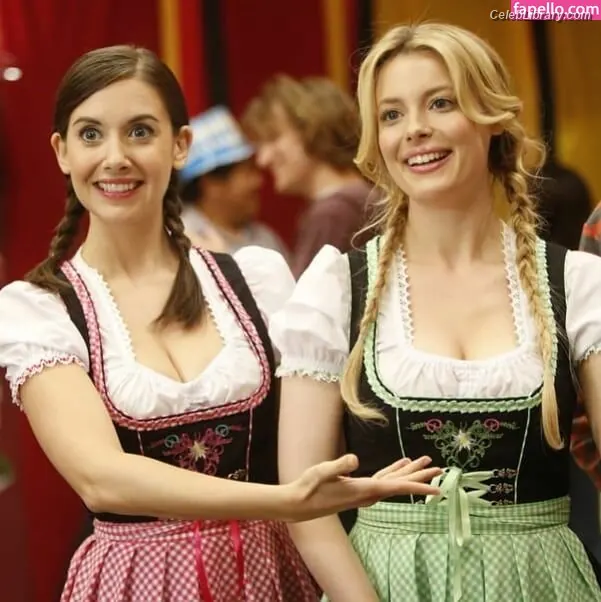 Gillian Jacobs photo 19 of 785