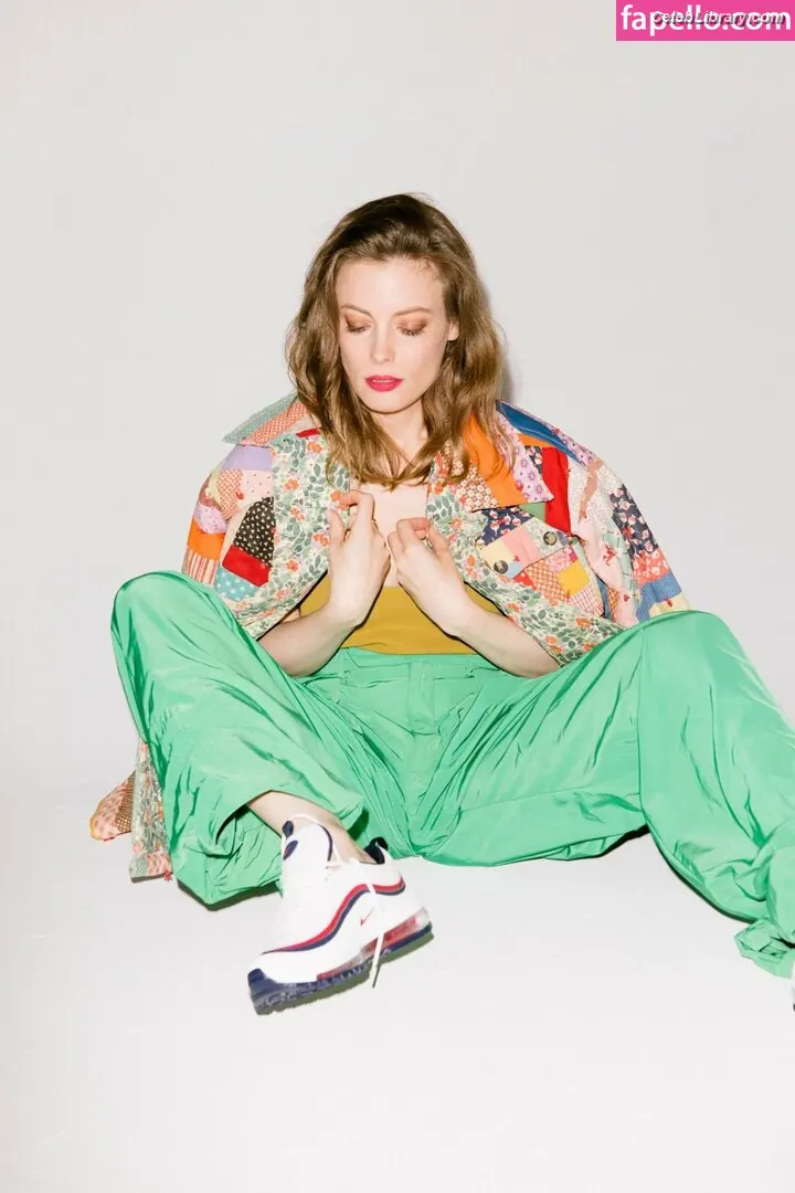 Gillian Jacobs photo 13 of 785