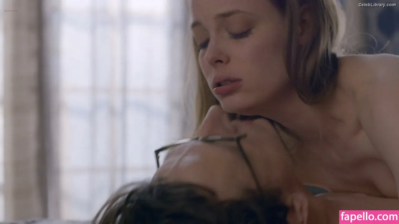 Gillian Jacobs photo 7 of 785