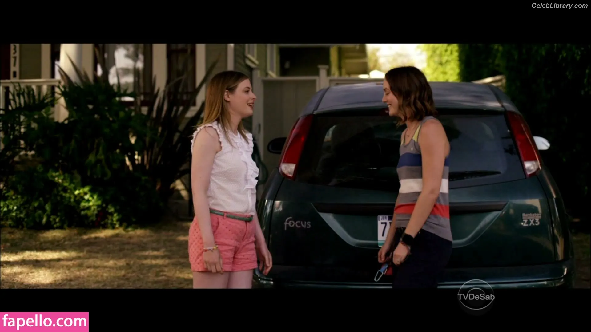 Gillian Jacobs photo 9 of 785
